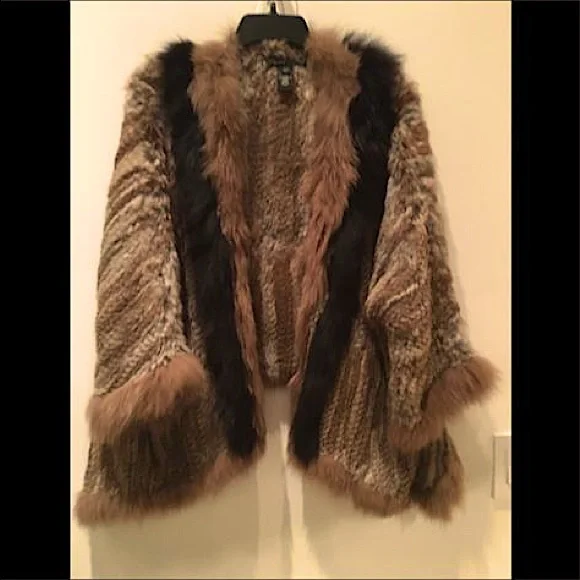 Elizabeth and James knit Rabbit - Picture 1 of 3